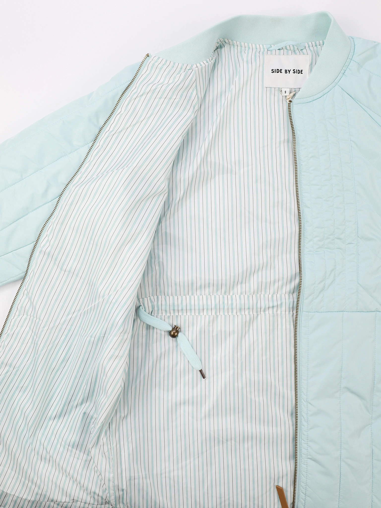 Пальто голубого цвета прямого кроя